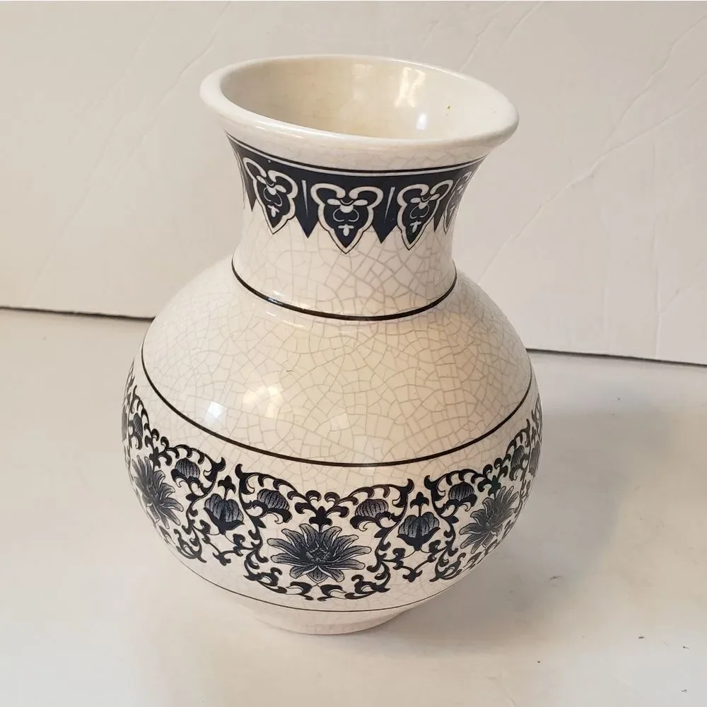 K's  Collection Vase